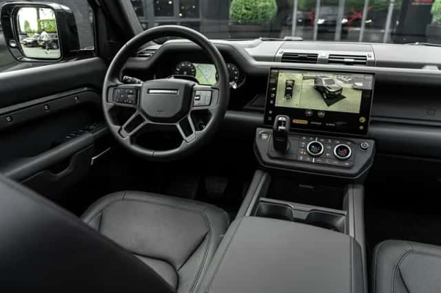 Land Rover Defender (2026) thumbnail 3