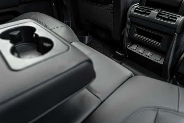 Land Rover Defender (2026) thumbnail 36