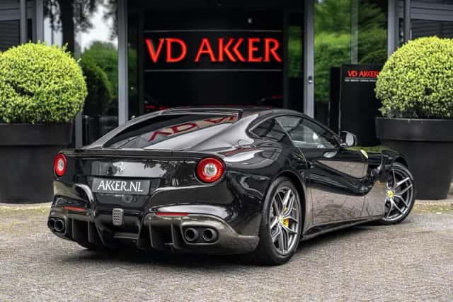 Ferrari F12 Berlinetta (2014) thumbnail 2