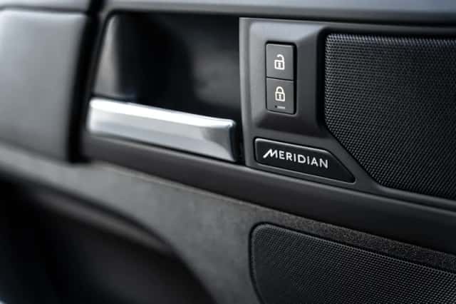 Land Rover Defender (2026) thumbnail 12