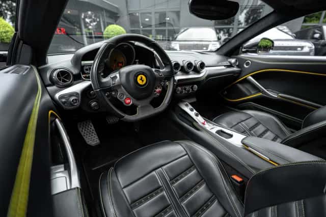 Ferrari F12 Berlinetta (2014) thumbnail 3