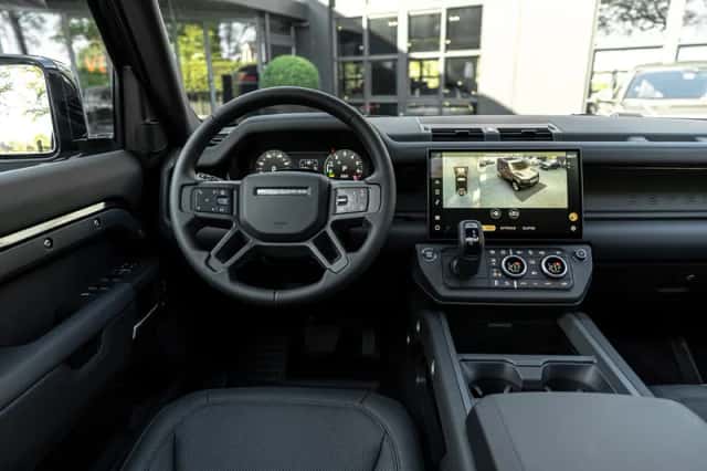 Land Rover Defender (2026) thumbnail 3