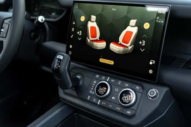 Land Rover Defender (2026) thumbnail 16