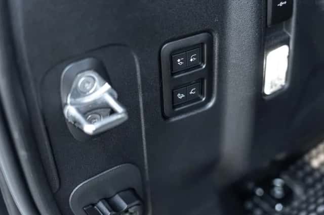 Land Rover Defender (2026) thumbnail 32