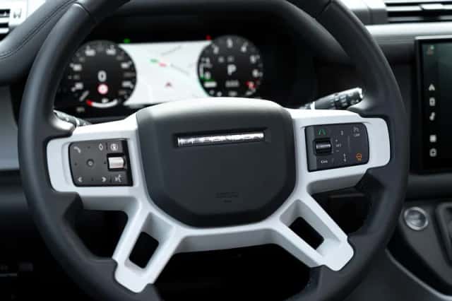 Land Rover Defender (2025) thumbnail 11
