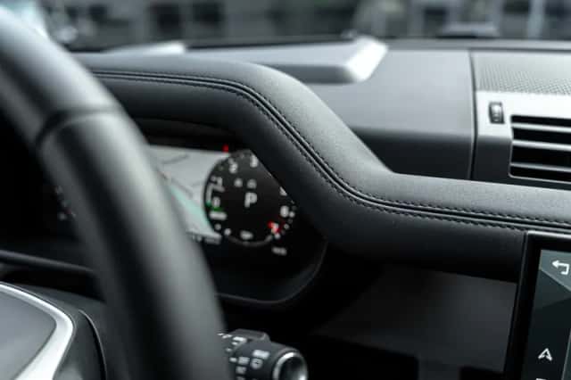 Land Rover Defender (2025) thumbnail 12