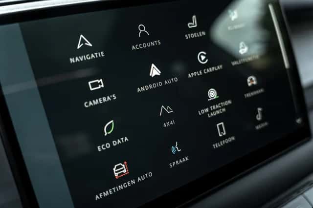 Land Rover Defender (2025) thumbnail 16