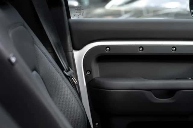 Land Rover Defender (2025) thumbnail 39
