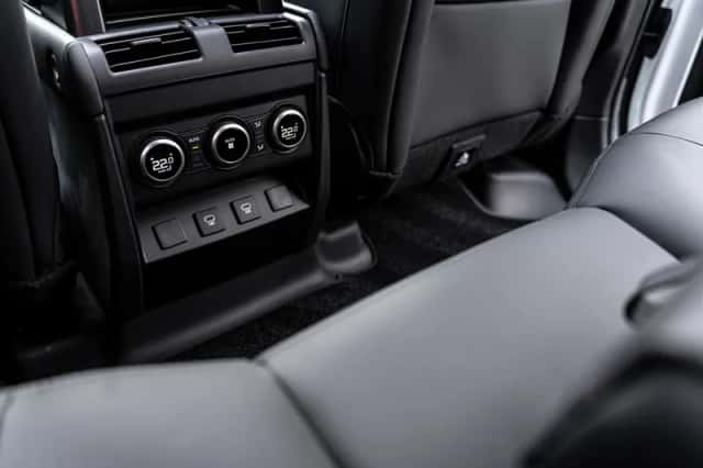 Land Rover Defender (2025) thumbnail 43