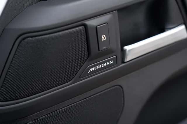 Land Rover Defender (2025) thumbnail 7
