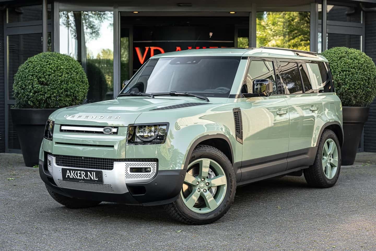 Land Rover Defender (2025) — foto 1