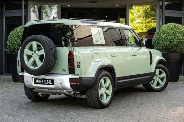 Land Rover Defender (2025) thumbnail 2
