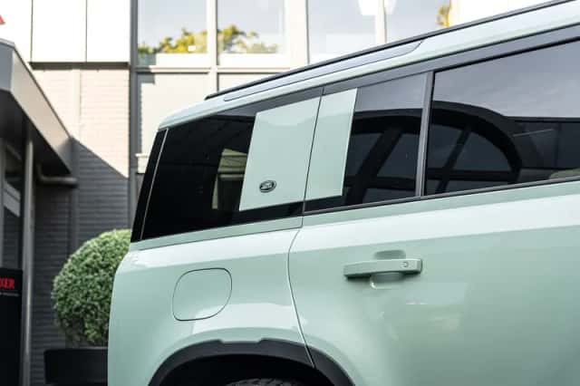 Land Rover Defender (2025) thumbnail 14