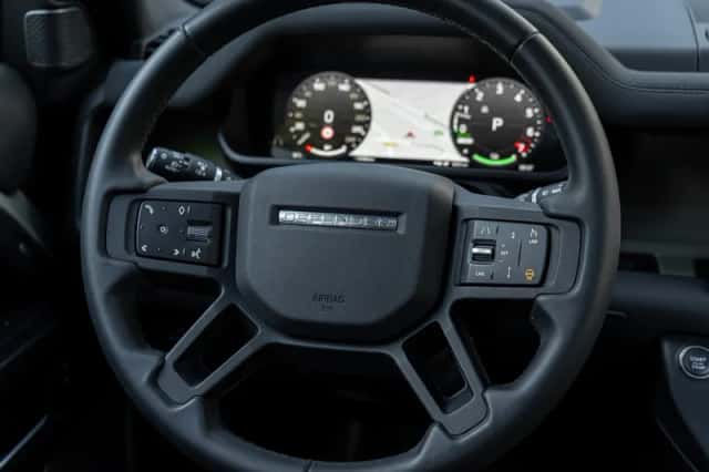 Land Rover Defender (2025) thumbnail 15