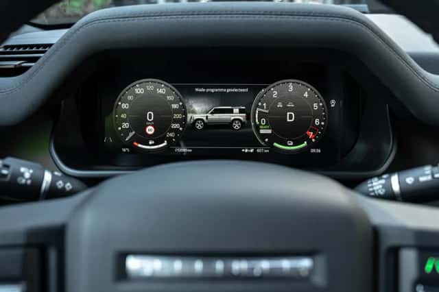 Land Rover Defender (2025) thumbnail 16