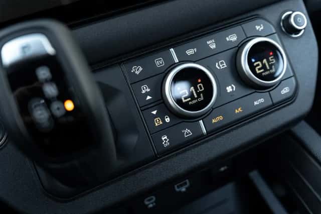 Land Rover Defender (2025) thumbnail 20