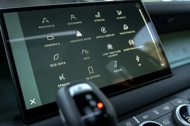 Land Rover Defender (2025) thumbnail 23