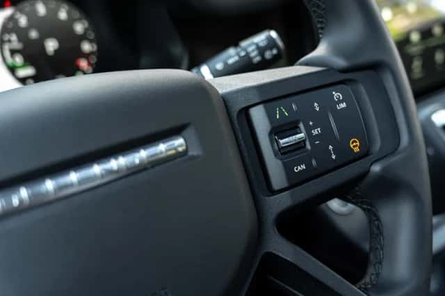 Land Rover Defender (2025) thumbnail 27