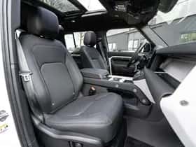 Land Rover Defender (2025) thumbnail 4