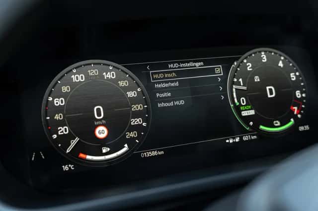 Land Rover Defender (2025) thumbnail 34