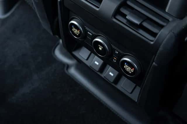 Land Rover Defender (2025) thumbnail 36