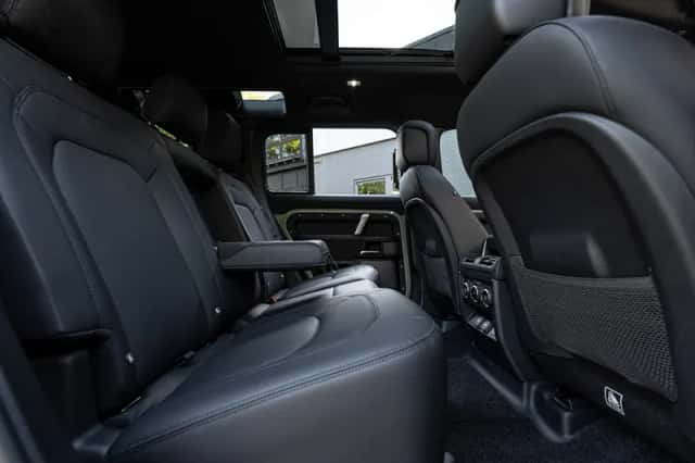 Land Rover Defender (2025) thumbnail 5