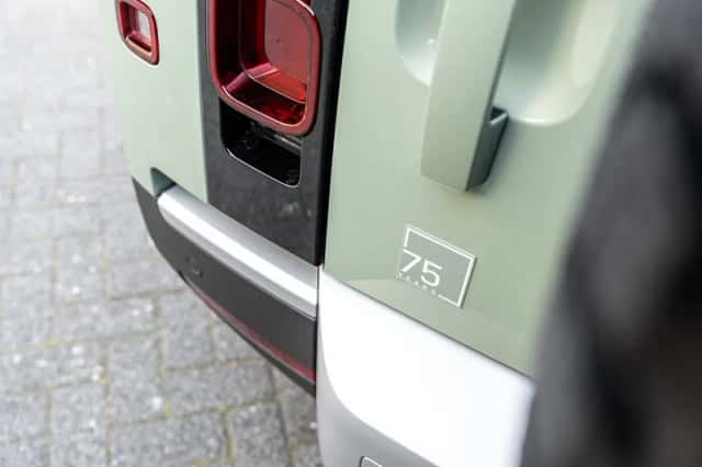 Land Rover Defender (2025) thumbnail 9