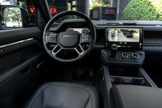 Land Rover Defender (2026) thumbnail 3