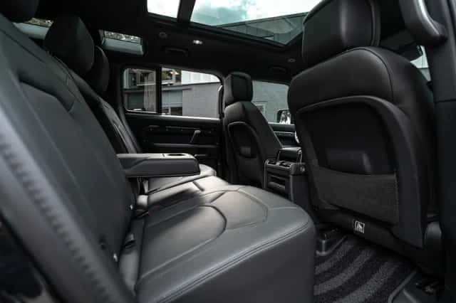 Land Rover Defender (2026) thumbnail 5