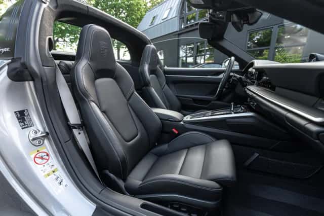 Porsche 992 Targa 4S (2023) thumbnail 4