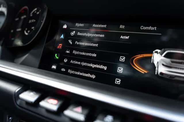 Porsche 992 Targa 4S (2023) thumbnail 35