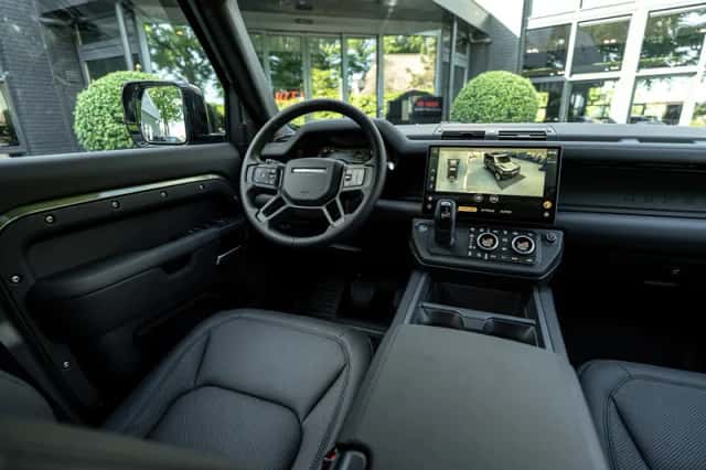 Land Rover Defender (2026) thumbnail 3
