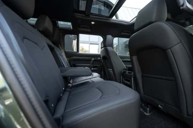 Land Rover Defender (2026) thumbnail 5