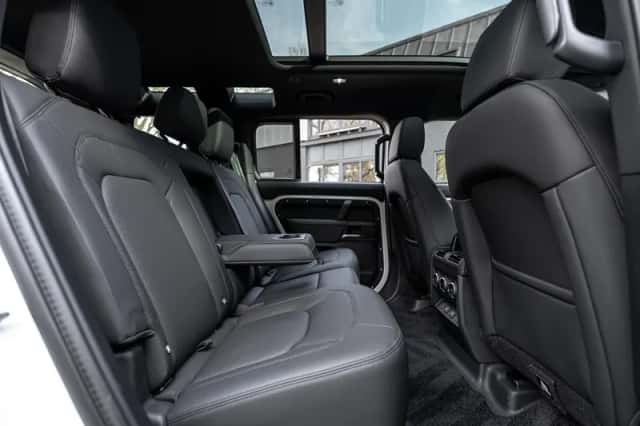Land Rover Defender (2025) thumbnail 5