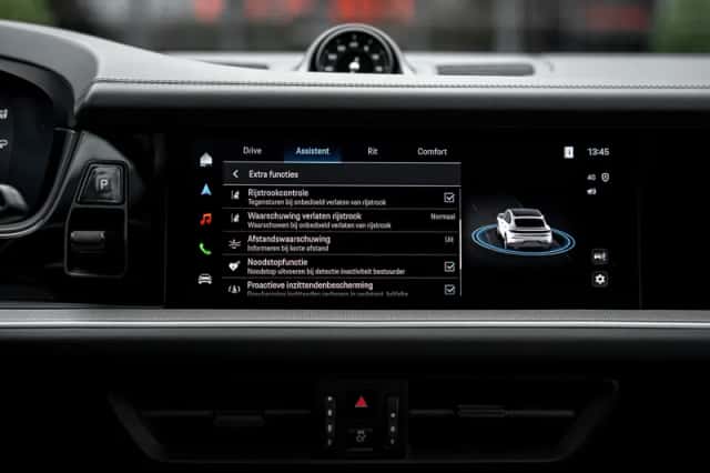 Porsche Cayenne E-Hybrid (2024) thumbnail 12