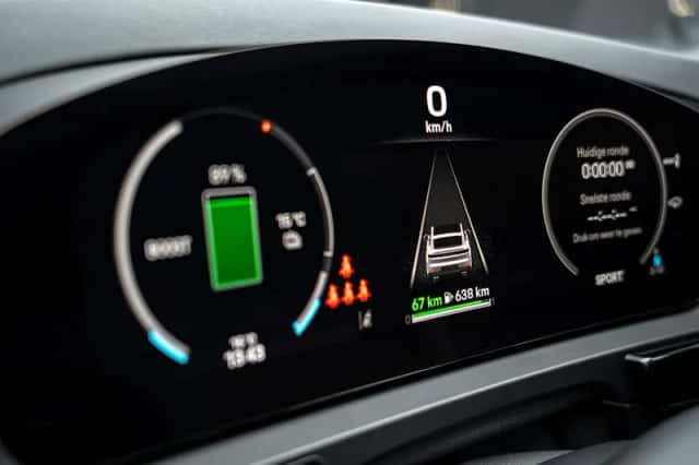Porsche Cayenne E-Hybrid (2024) thumbnail 14