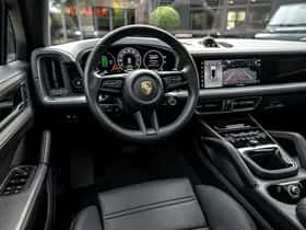 Porsche Cayenne E-Hybrid (2025) thumbnail 3