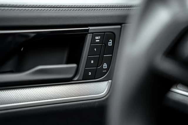 Porsche Cayenne E-Hybrid (2024) thumbnail 25