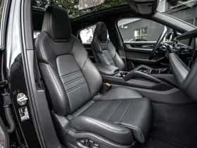 Porsche Cayenne E-Hybrid (2025) thumbnail 4