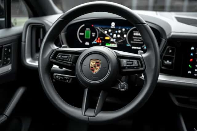 Porsche Cayenne E-Hybrid (2024) thumbnail 7