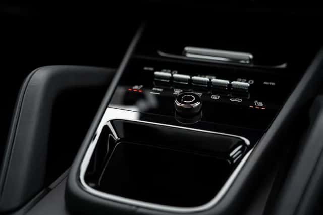 Porsche Cayenne E-Hybrid (2024) thumbnail 10
