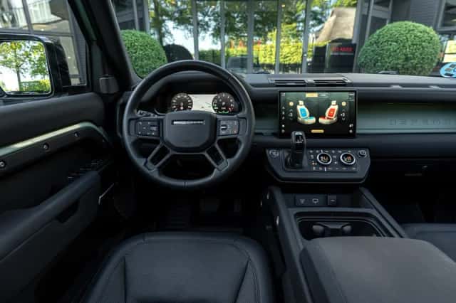 Land Rover Defender (2025) thumbnail 3