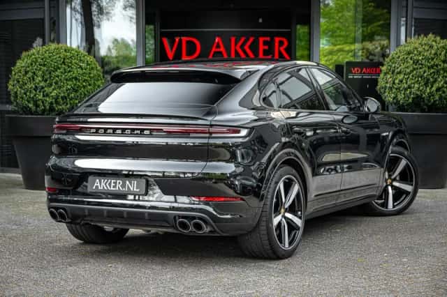 Porsche Cayenne E-Hybrid (2024) thumbnail 2