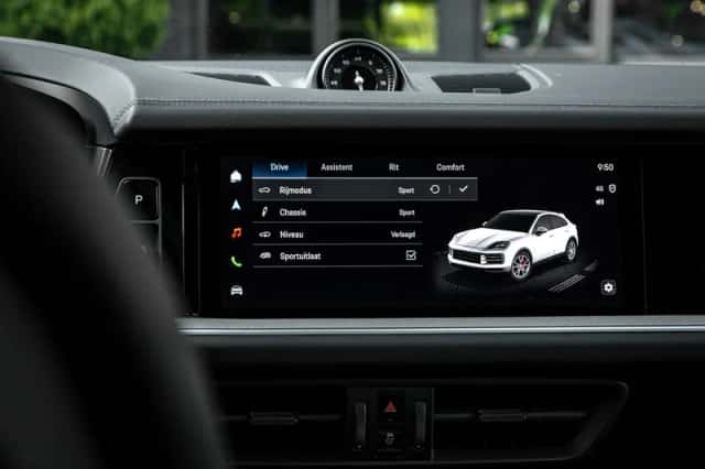 Porsche Cayenne E-Hybrid (2024) thumbnail 7