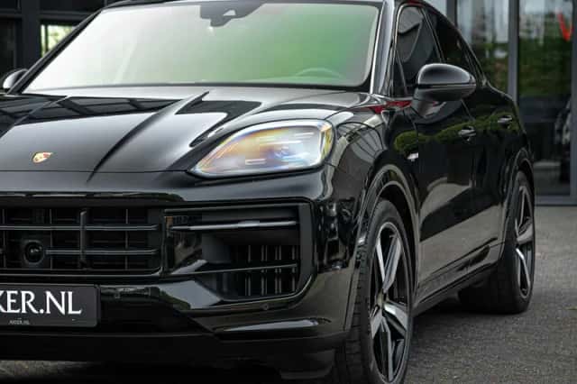 Porsche Cayenne E-Hybrid (2024) thumbnail 9