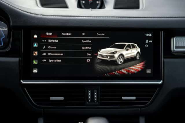 Porsche Cayenne E-Hybrid (2023) thumbnail 14
