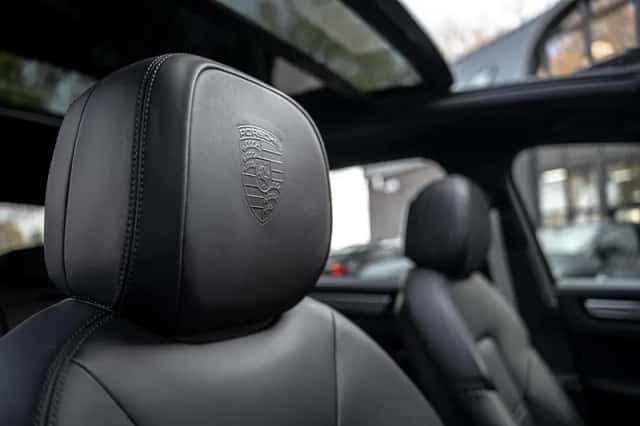 Porsche Cayenne E-Hybrid (2023) thumbnail 15