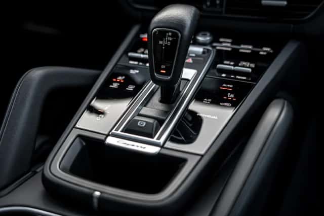 Porsche Cayenne E-Hybrid (2023) thumbnail 16
