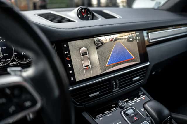 Porsche Cayenne E-Hybrid (2023) thumbnail 18