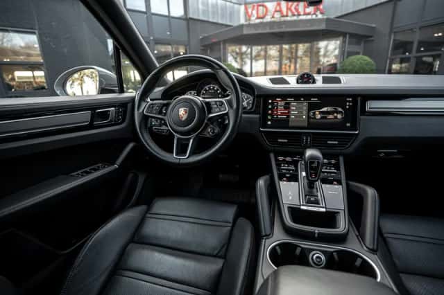 Porsche Cayenne E-Hybrid (2023) thumbnail 3